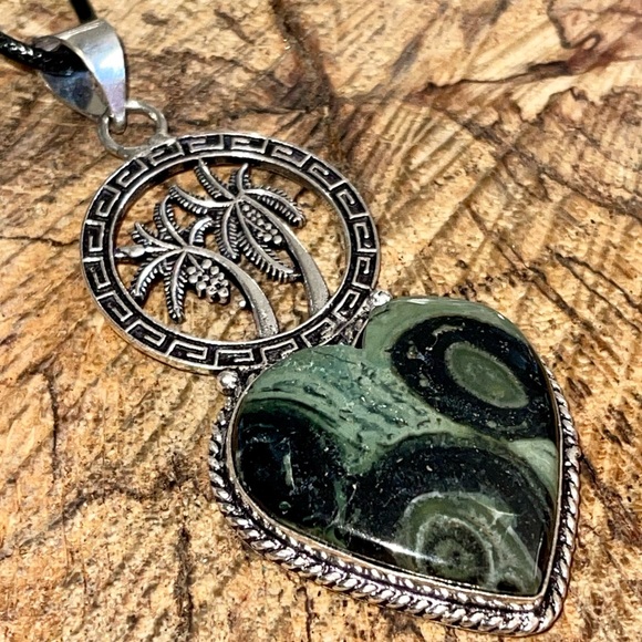 Kambaba Jasper Pendant “Peace & Tranquility Stone” - Picture 9 of 12